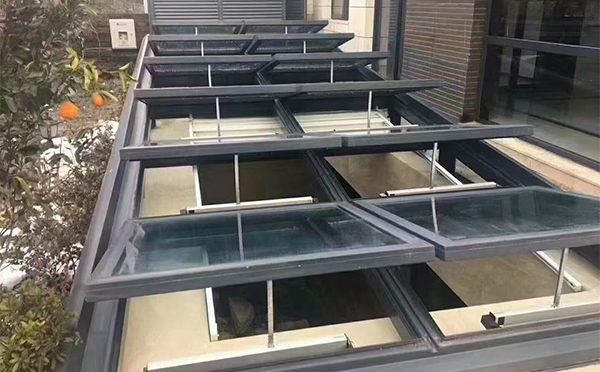 某轨道交通车辆维修车间甘谷排烟窗应用