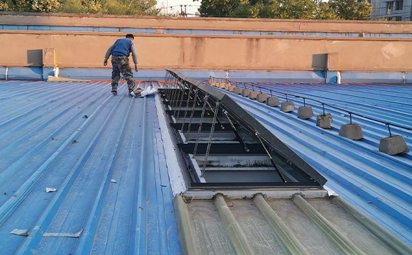 某区域性物流仓储中心甘谷排烟窗系统安装项目