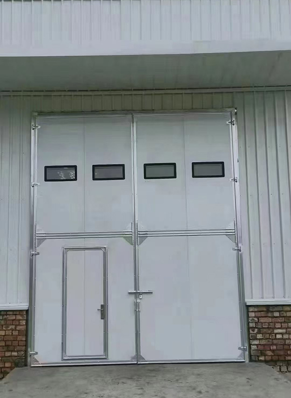 甘谷工业门在设备装配车间出入口的实施记录